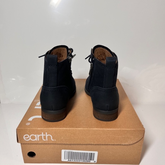 Earth Janel Leather Lace-Up Ankle Boots - Picture 6 of 7